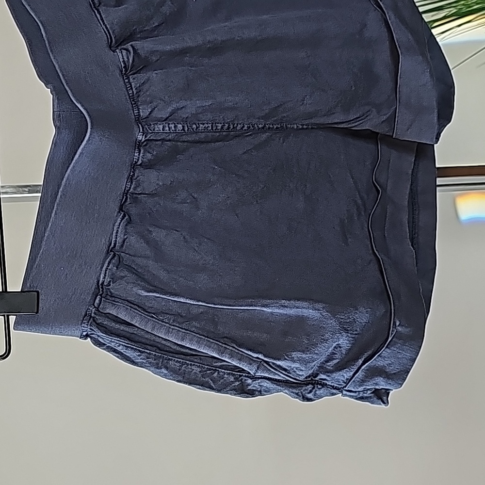 Fahery Linen Blend Cuffed Shorts in Navy - Picture 2 of 9